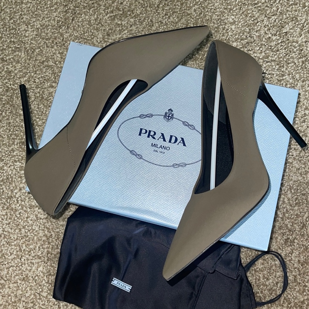 PRADA TECHNICAL FABRIC 4” PUMPS SZ 40